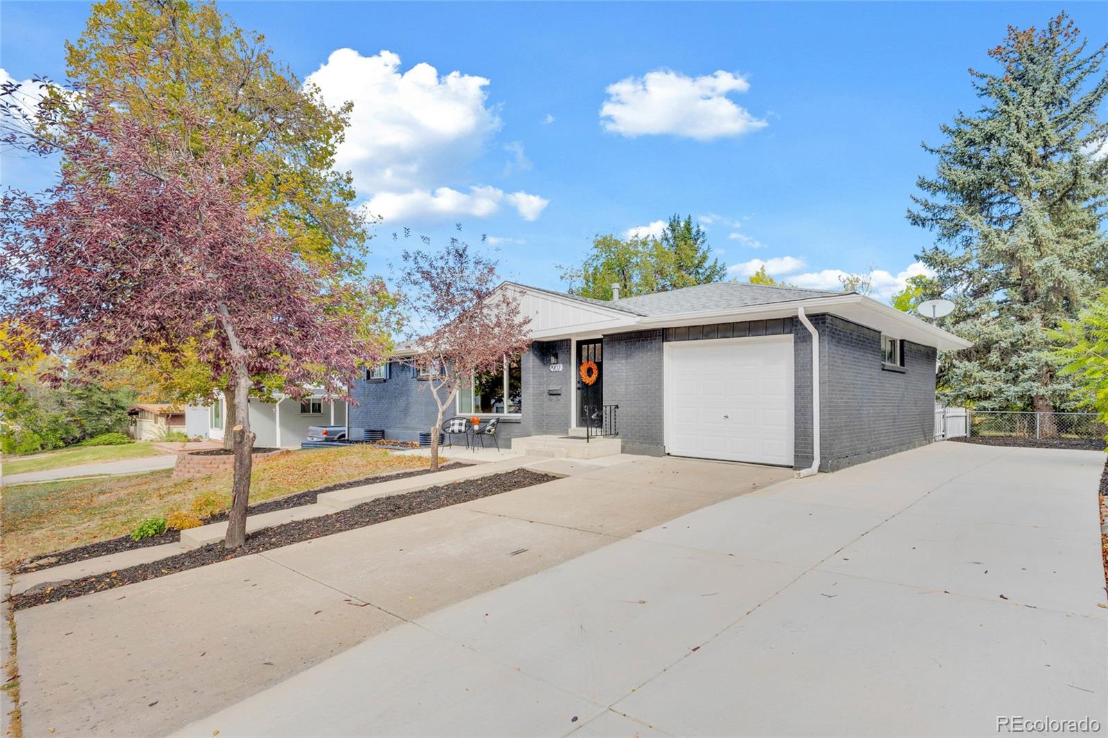 2907 E Weaver Avenue