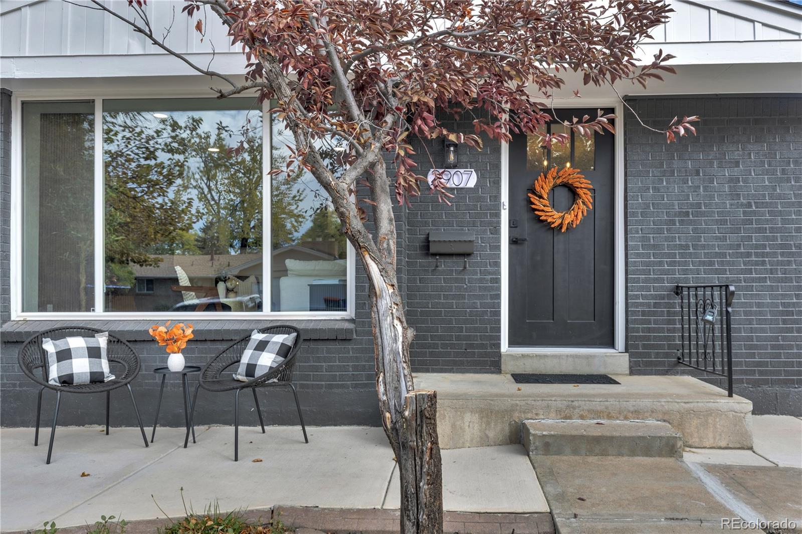 2907 E Weaver Avenue