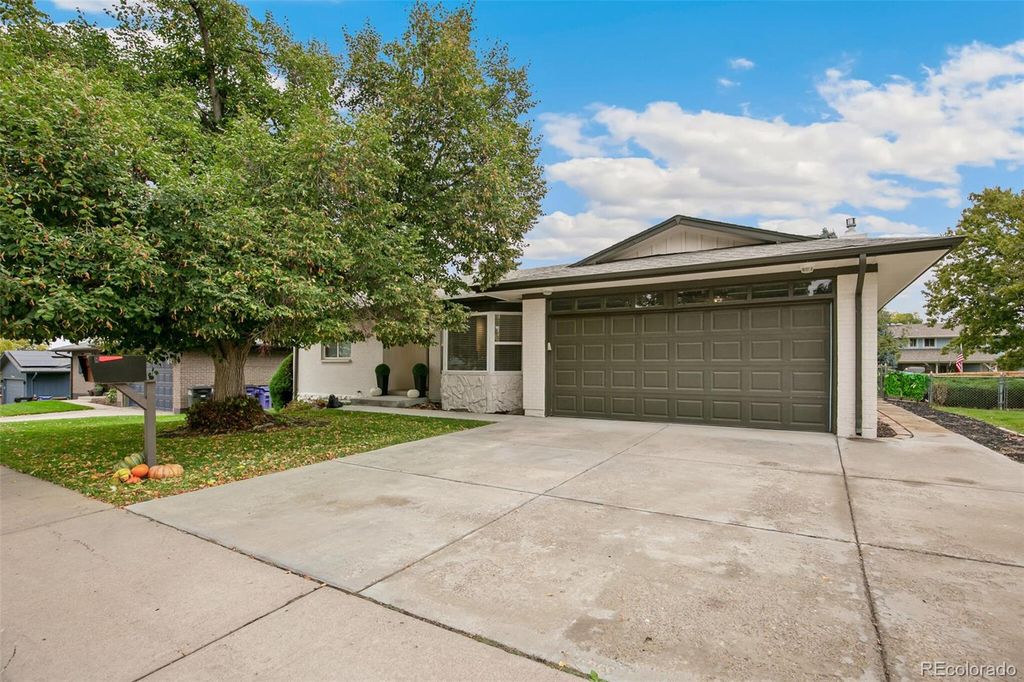 Photo of 4050 S Vincennes Court, Denver, CO 80237 (MLS # 4083431)