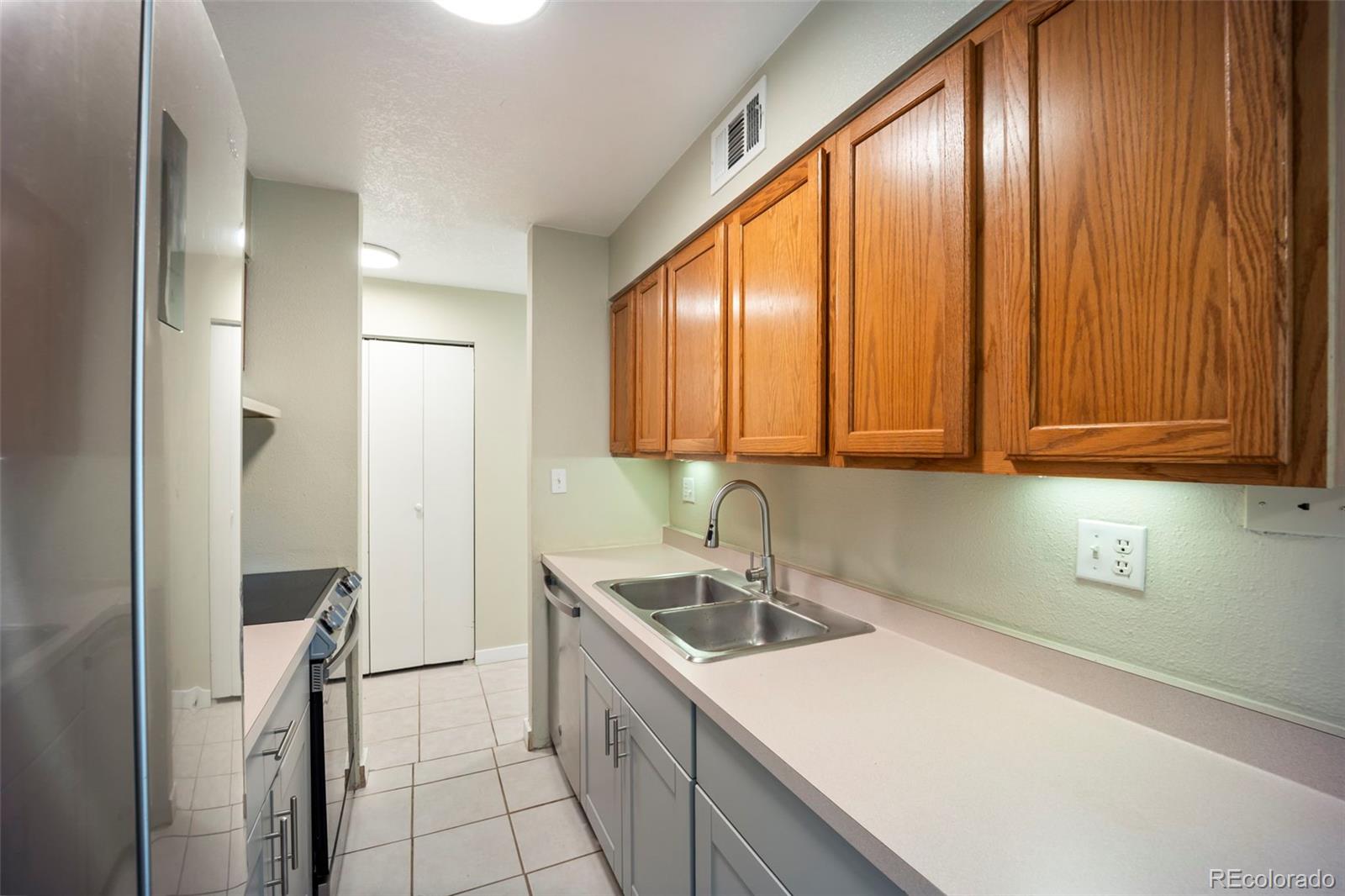 100 E Highline Circle 105, Centennial, CO, 80122 3 100 E Highline Circle 105