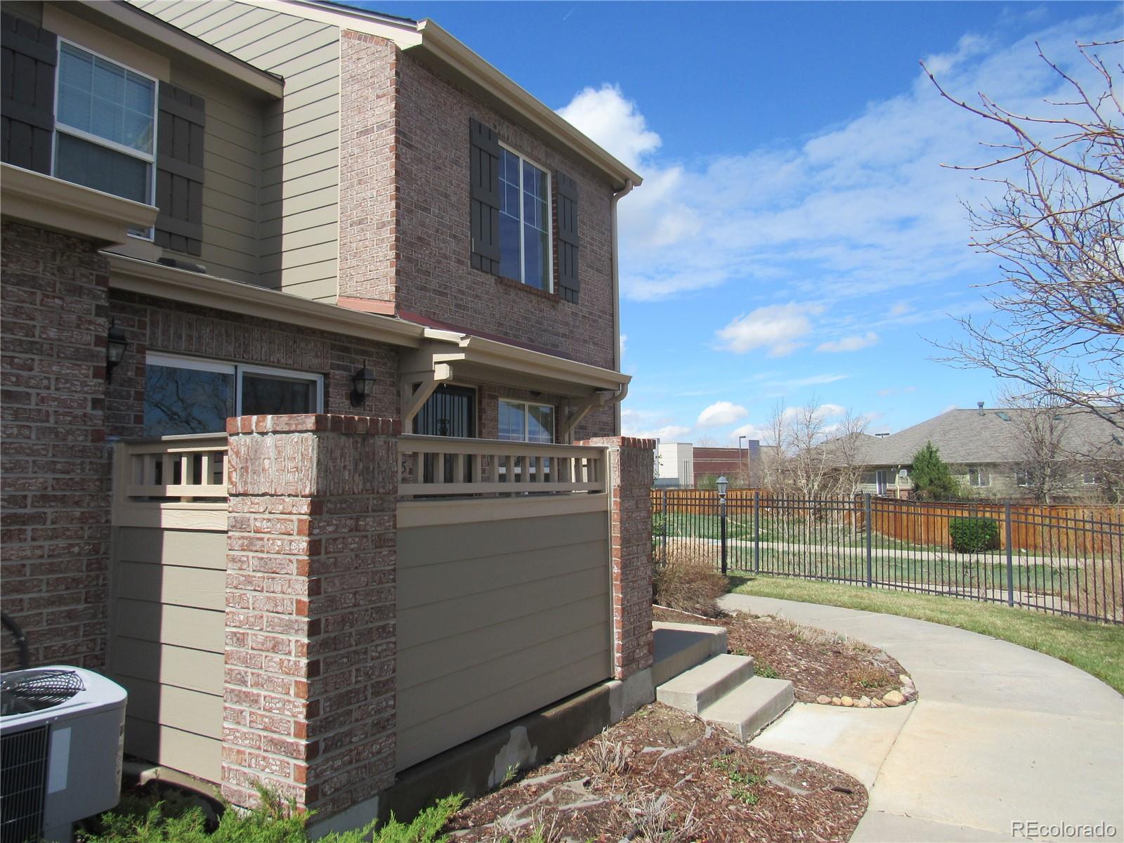 559 Alton Way E