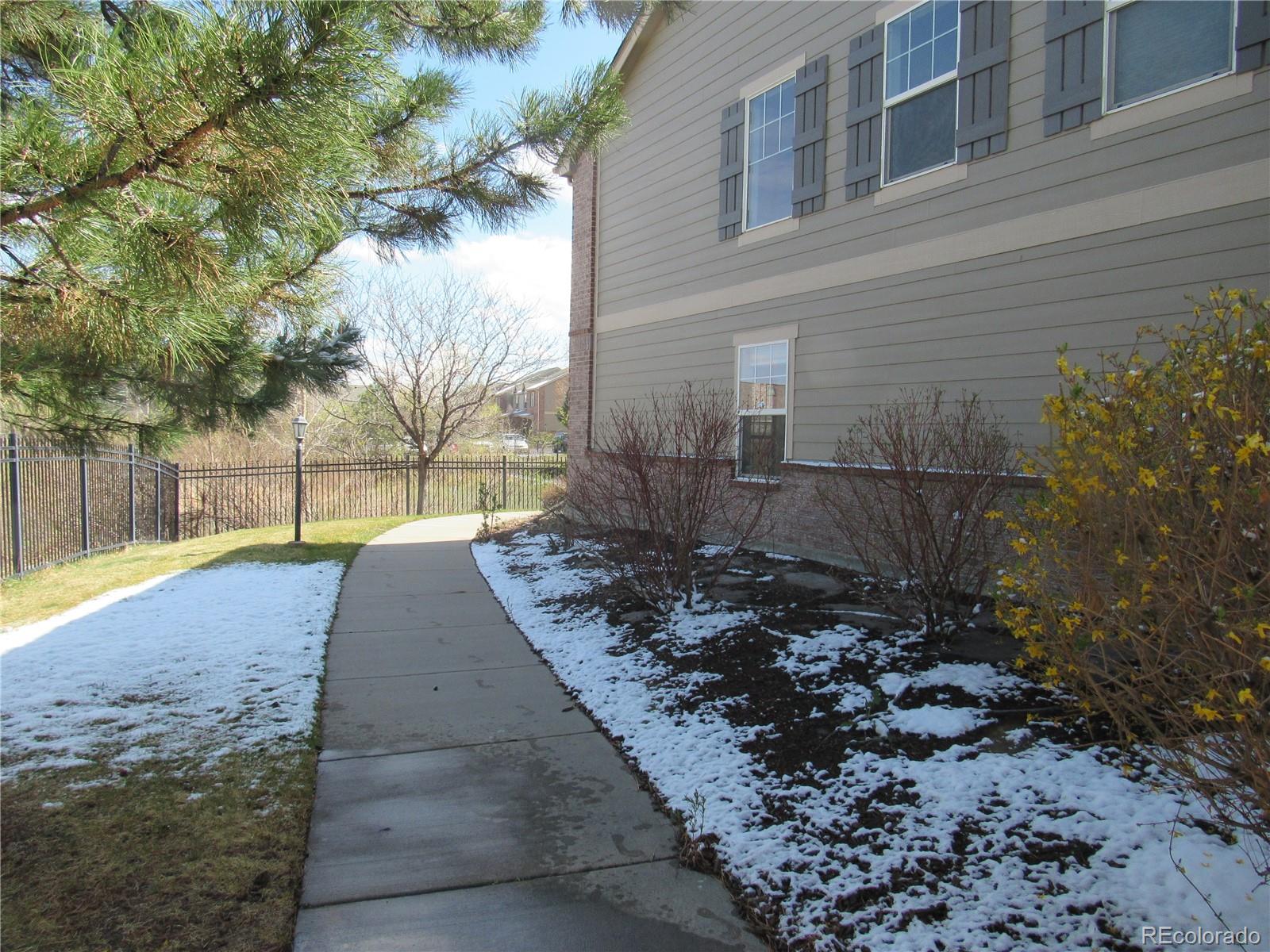 559 Alton Way E