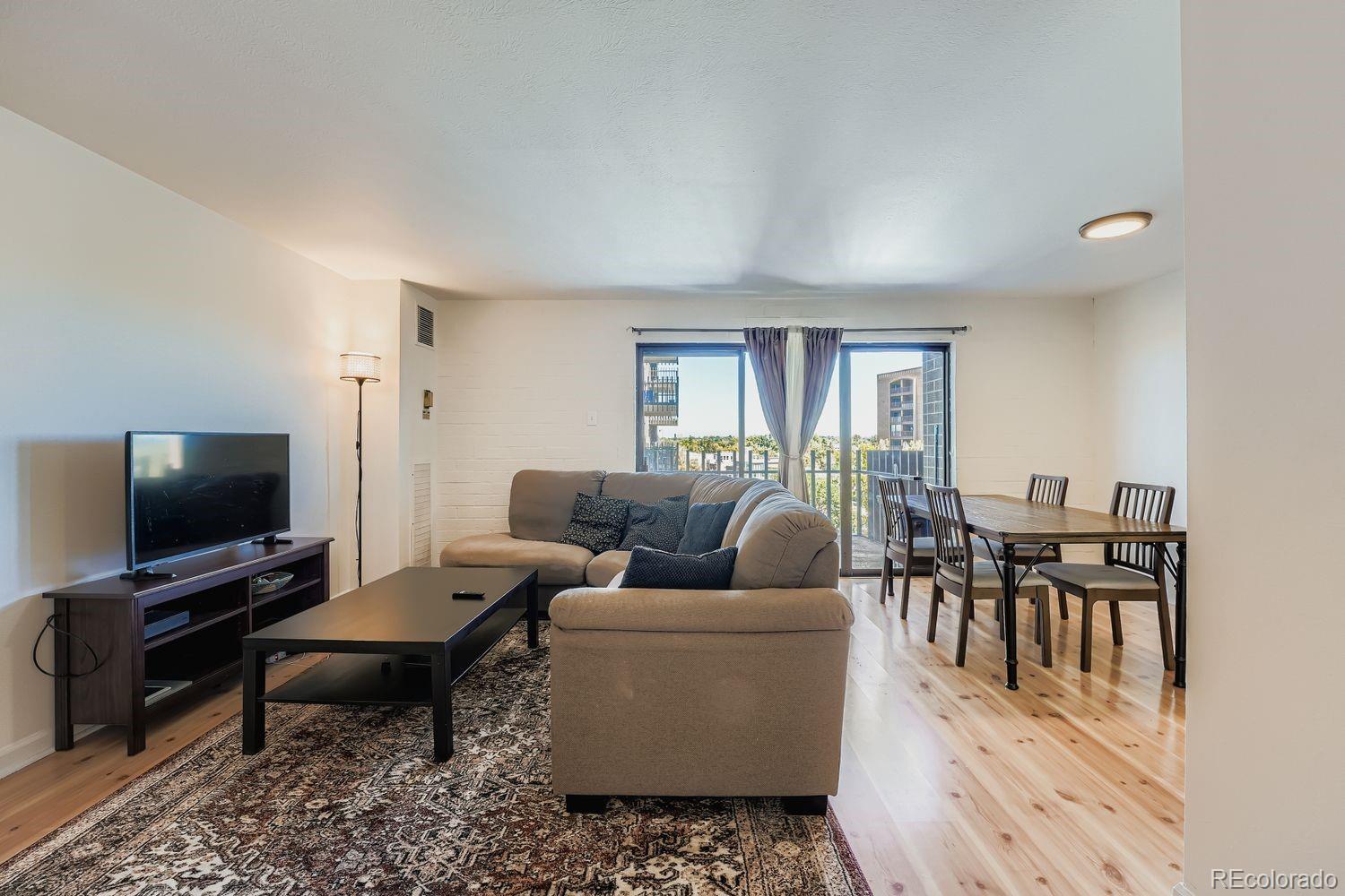 460 S Marion Parkway 952