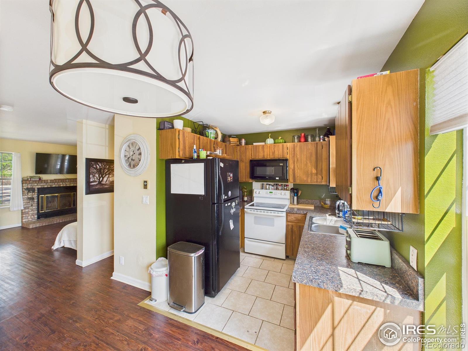 3200 Azalea Drive #6