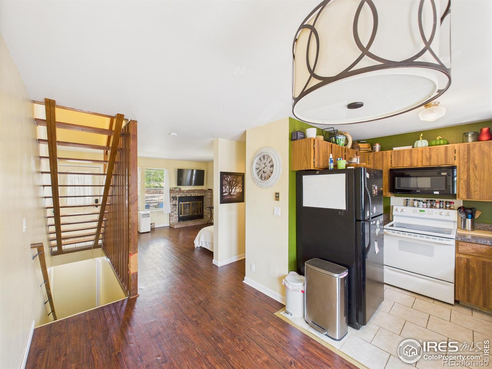 3200 Azalea Drive #6