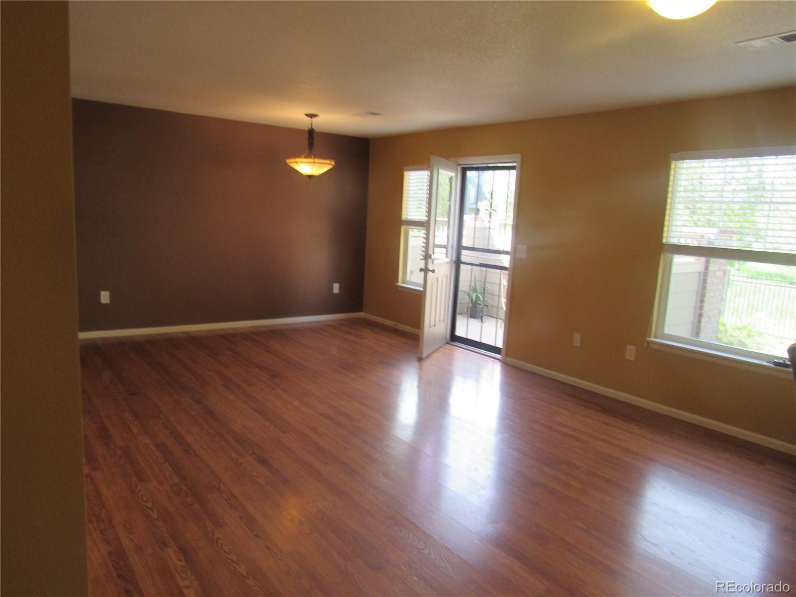 555 Alton Way E