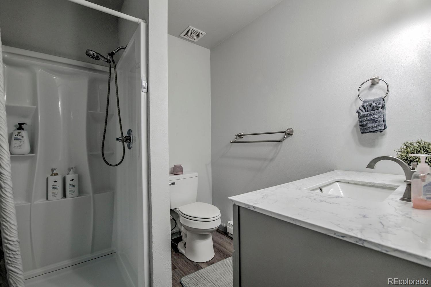 250 Cove Boulevard 3