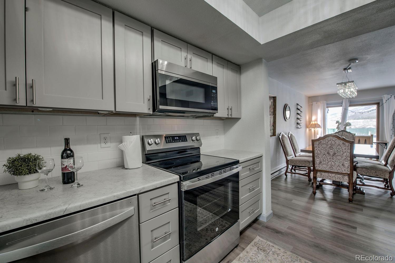 250 Cove Boulevard 3