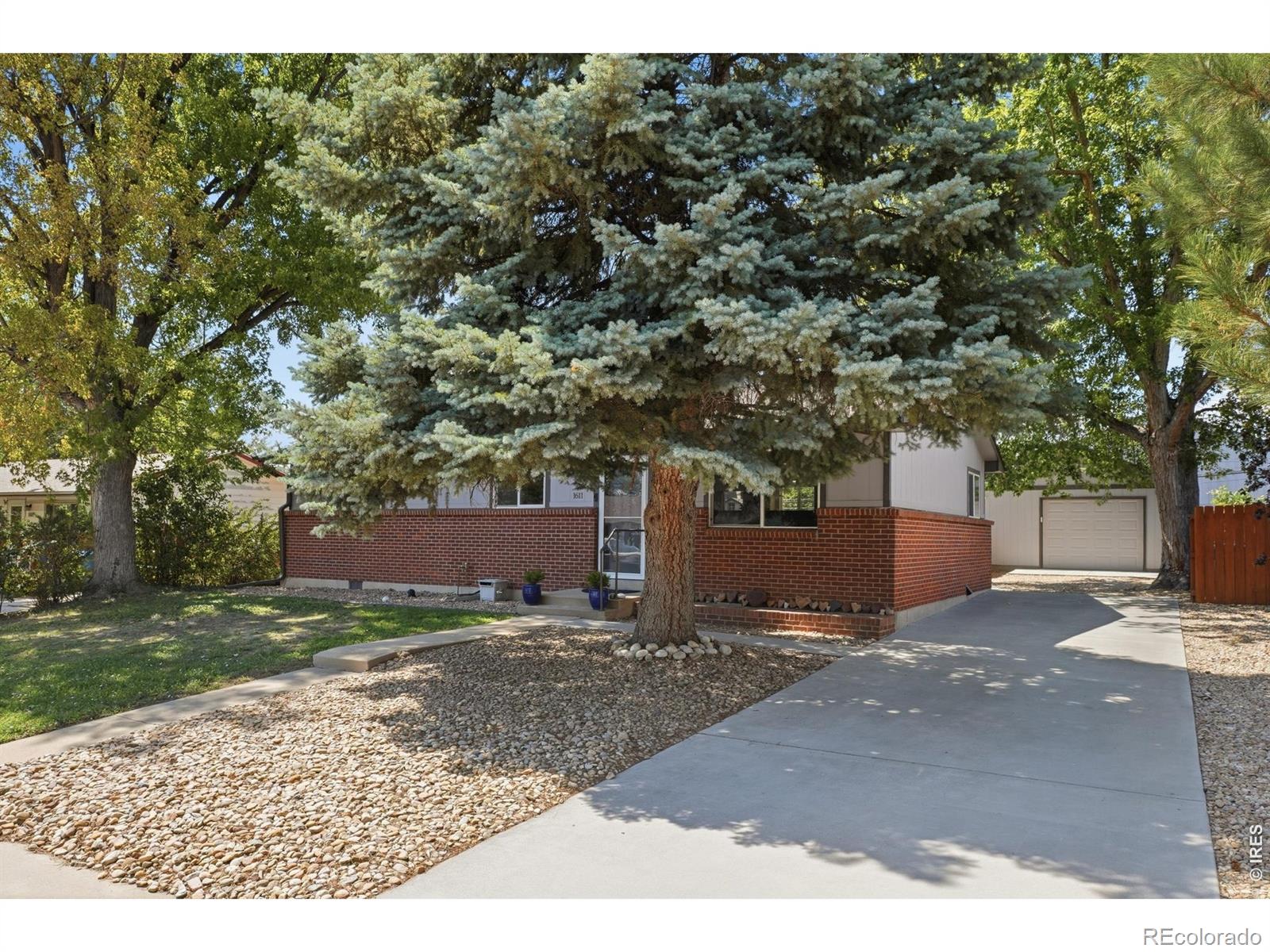 1611 Sunset Drive