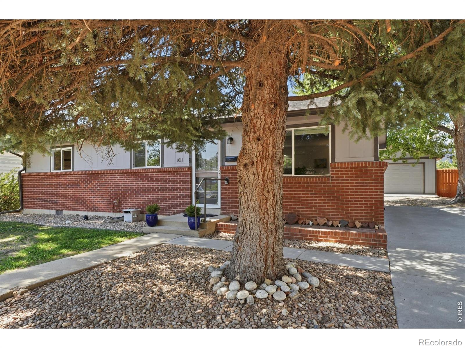 1611 Sunset Drive