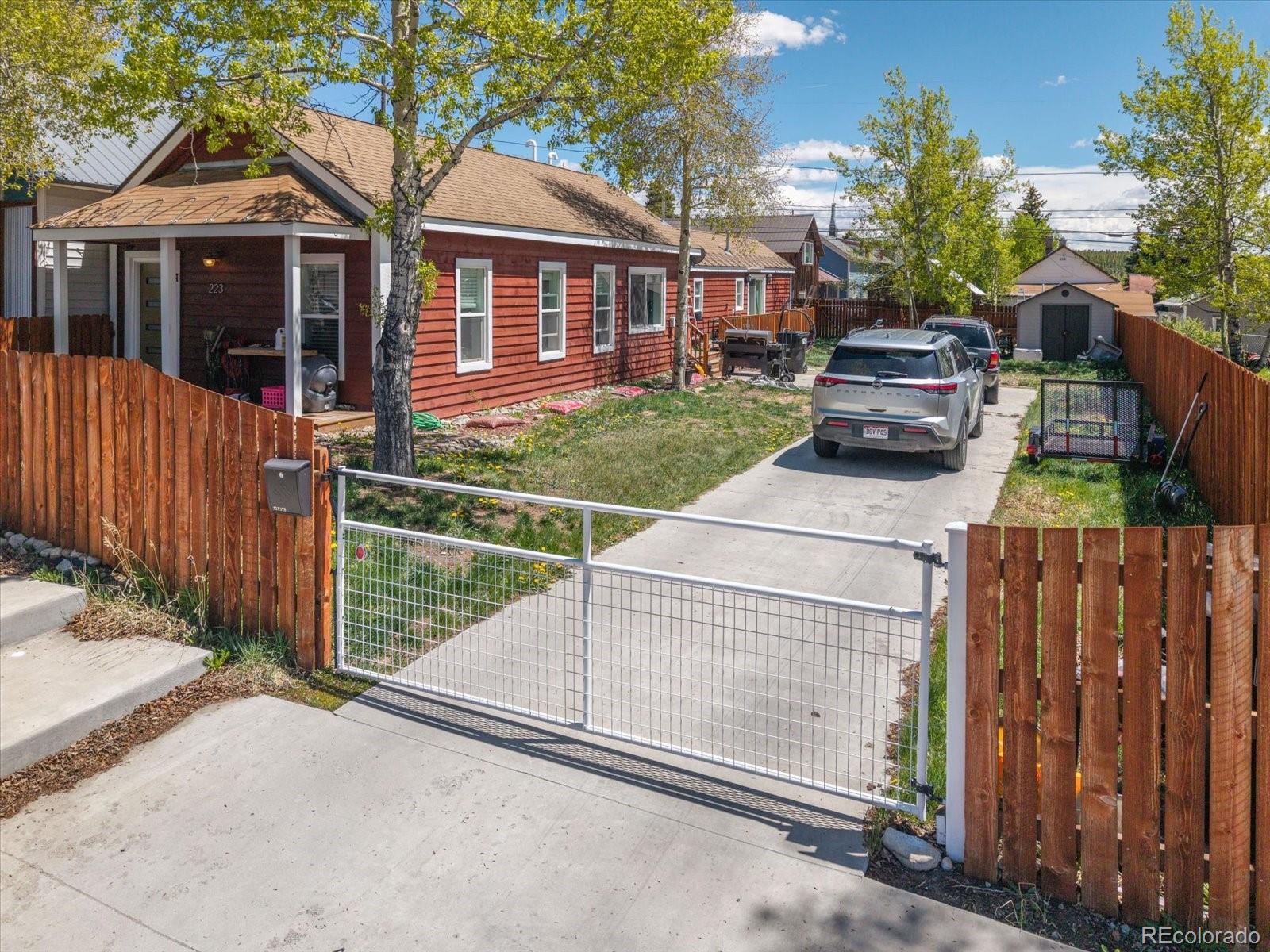 223 W 5th Street