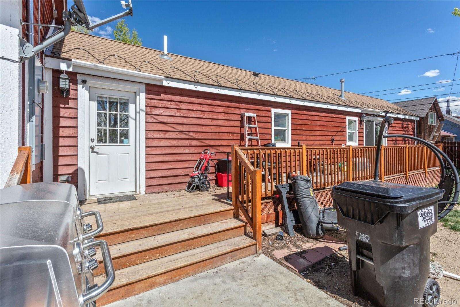 223 W 5th Street