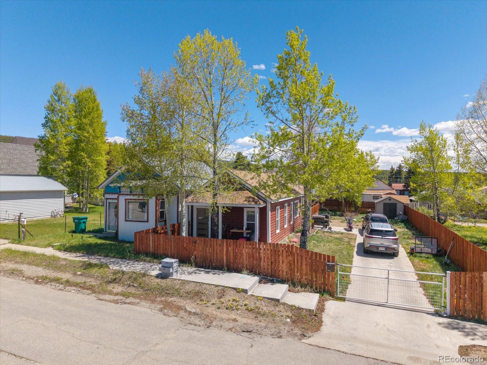 223 W 5th Street
