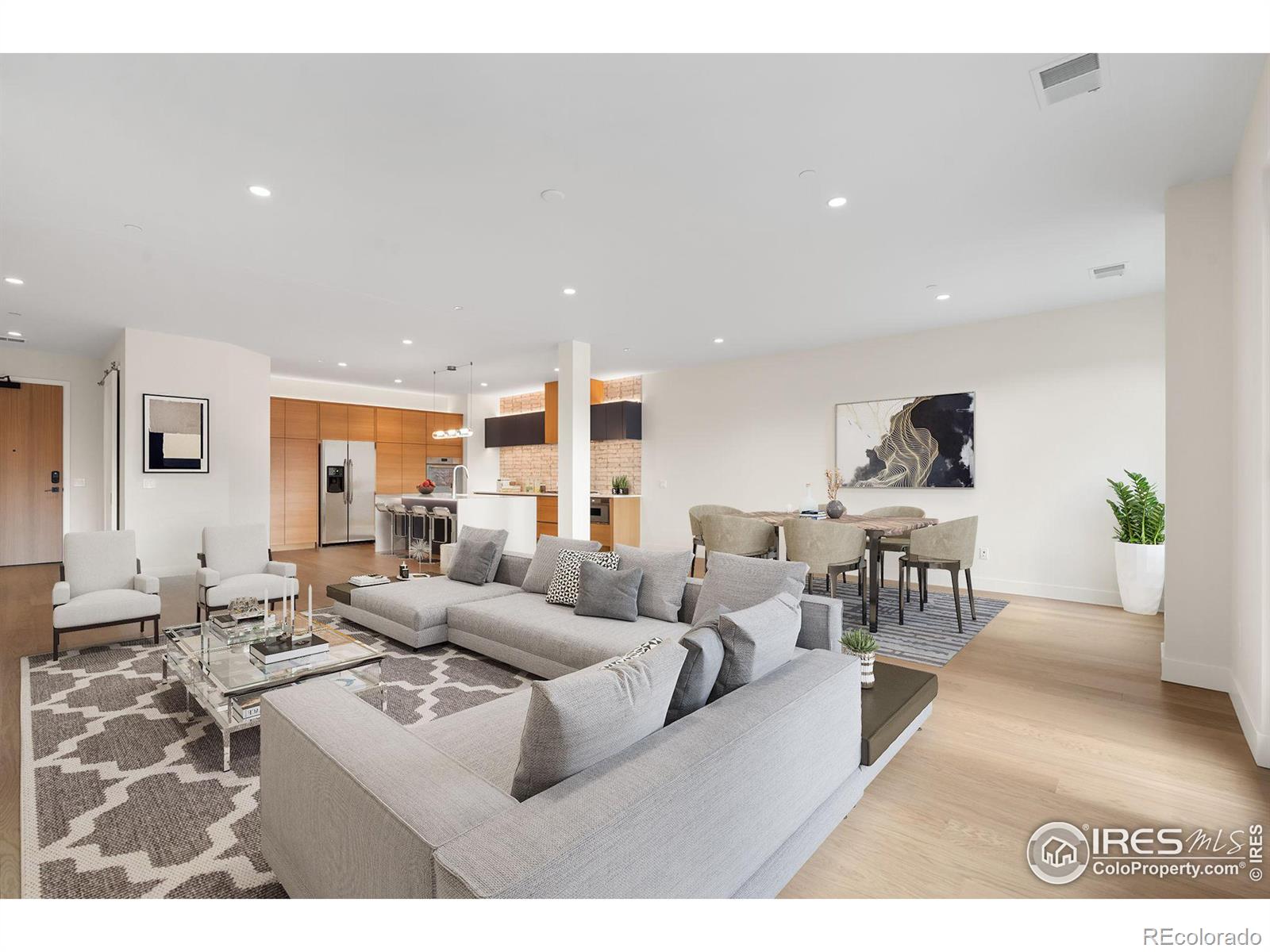 205 E 6th Street 301