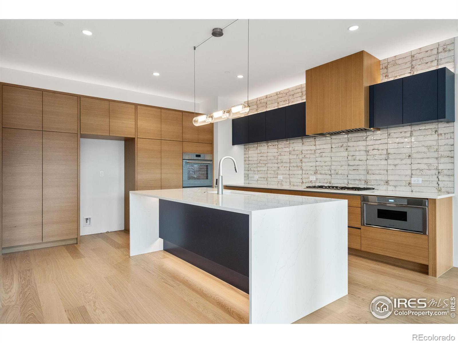 205 E 6th Street 301
