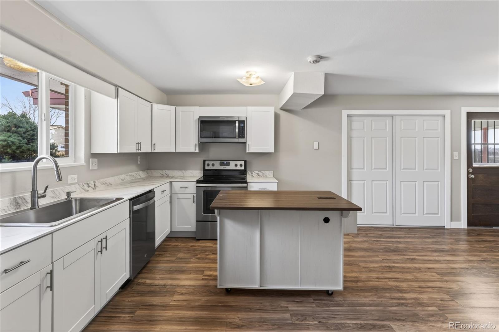 9022 W Washburn Place