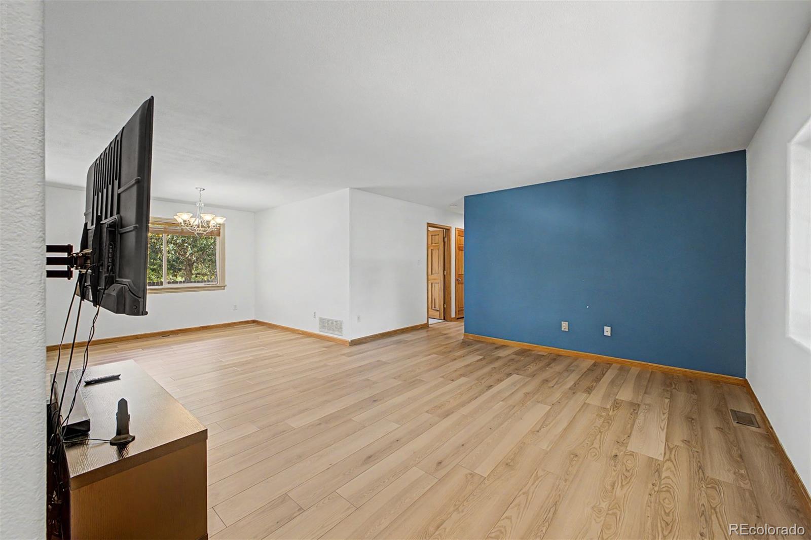 2111 S Kittredge Way