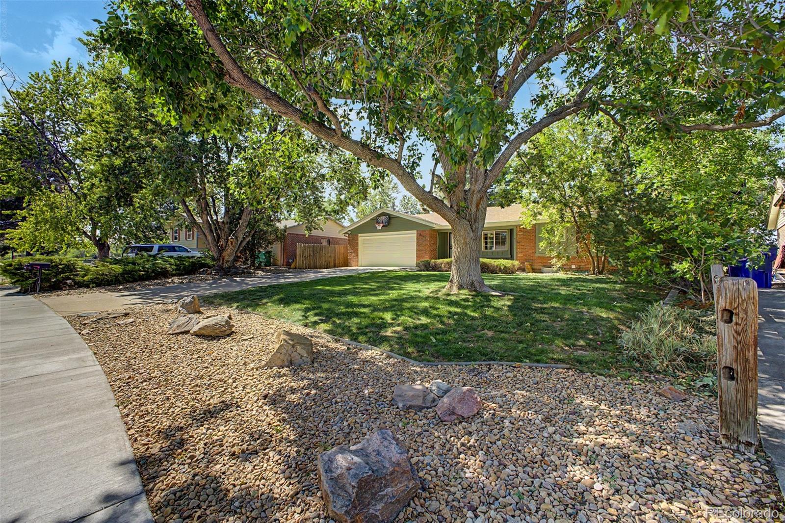 2111 S Kittredge Way