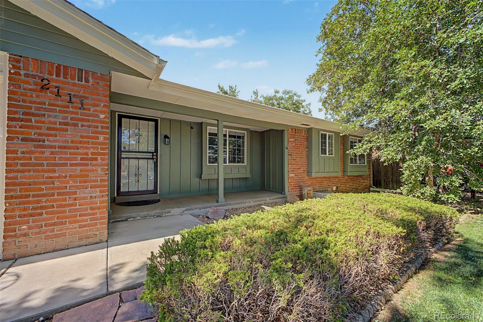 2111 S Kittredge Way