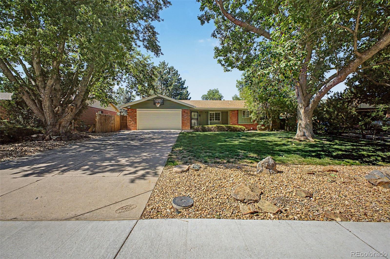 2111 S Kittredge Way