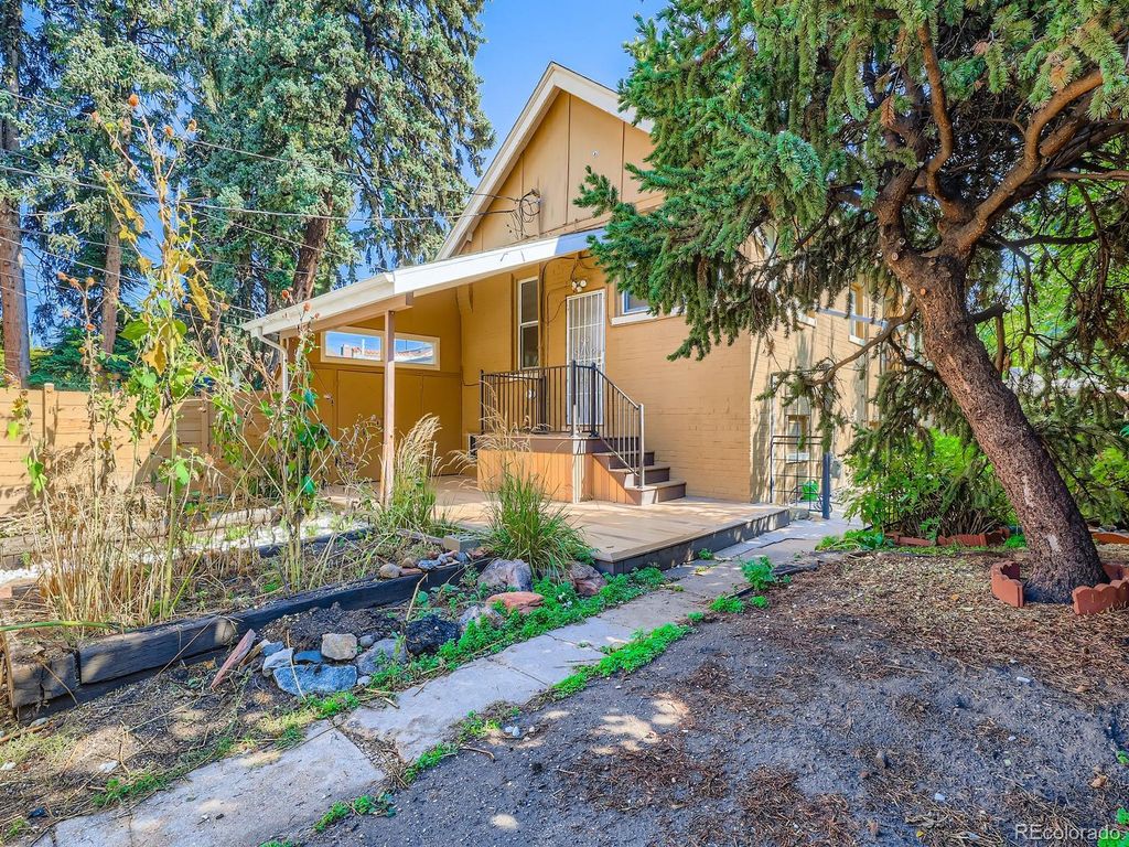 Photo of 1559 Elm Street, Denver, CO 80220 (MLS # 6156938)