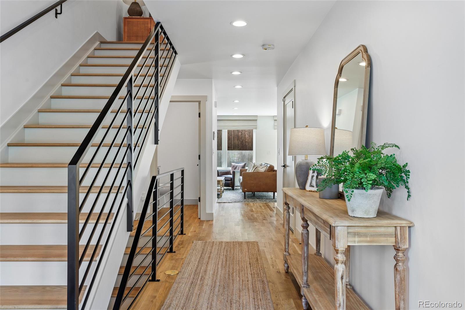 6085 S Sycamore Street