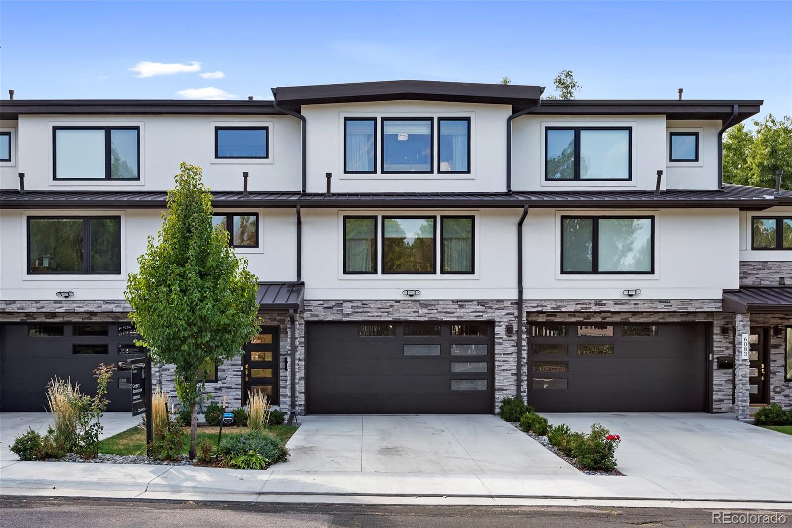 6085 S Sycamore Street