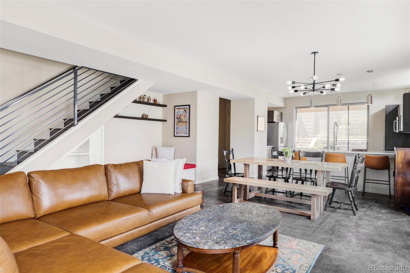 3361 Mariposa Street