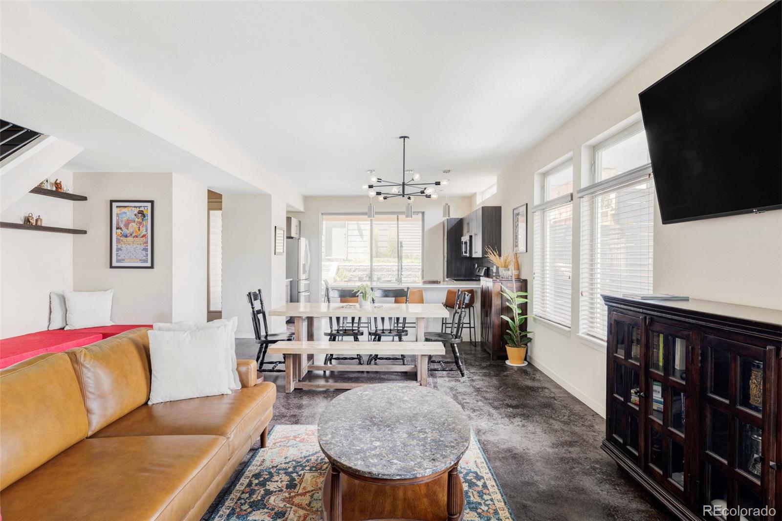 3361 Mariposa Street