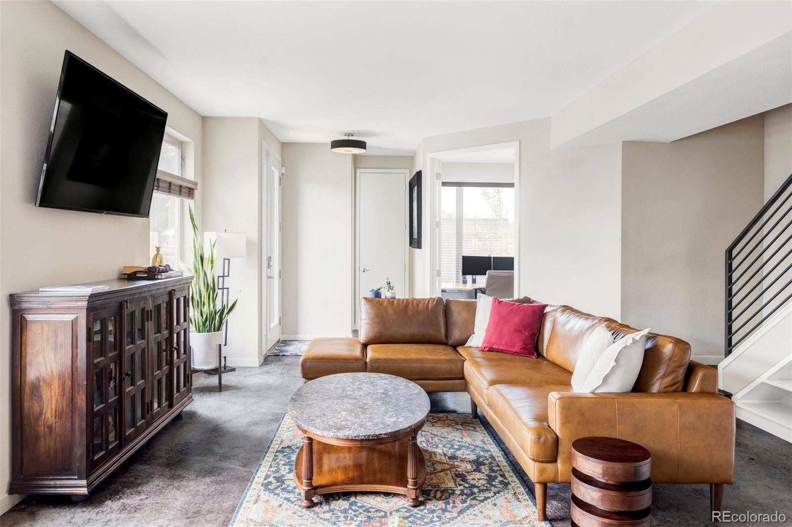 3361 Mariposa Street