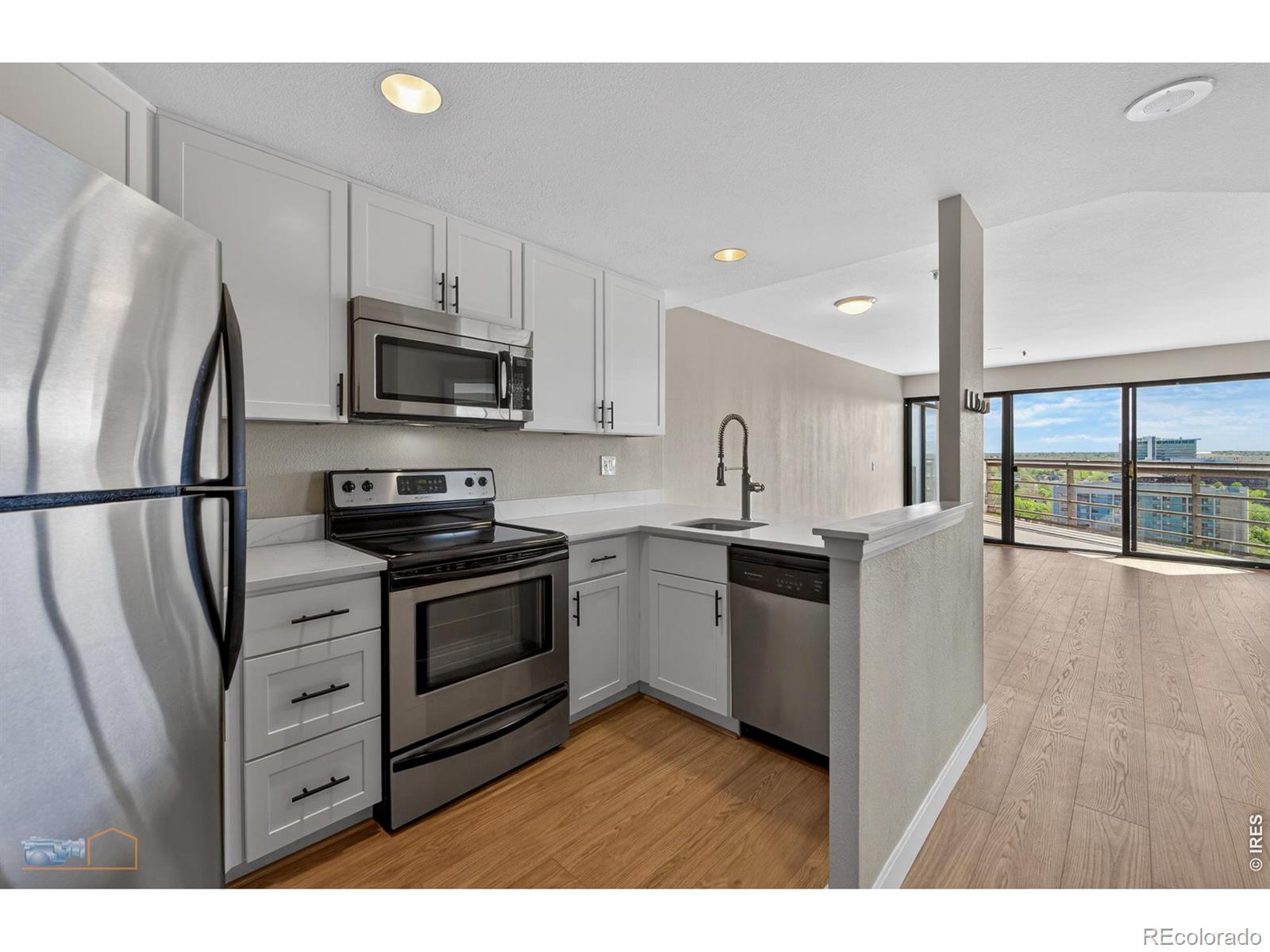 100 Park Avenue W 1305