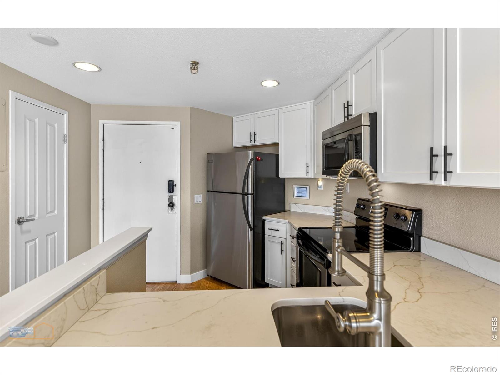 100 Park Avenue W 1305