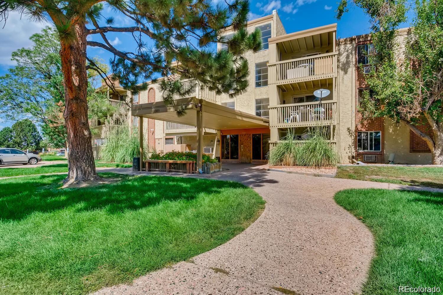 1302 S Parker Road 123