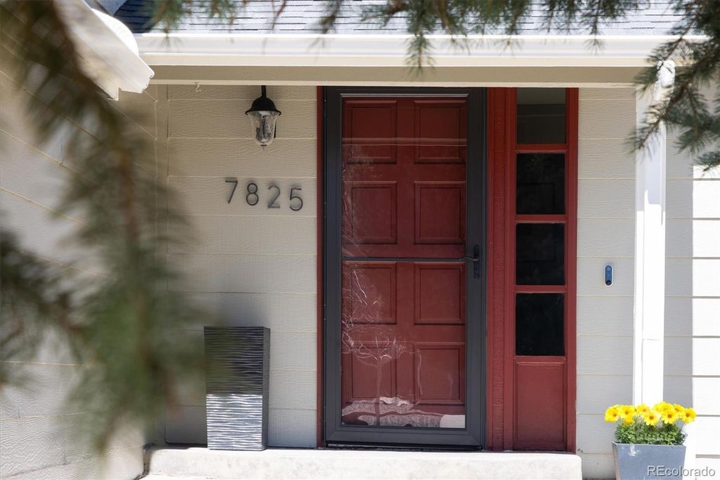 Photo of 7825 E Kettle Avenue, Centennial, CO 80112 (MLS # 7008148)