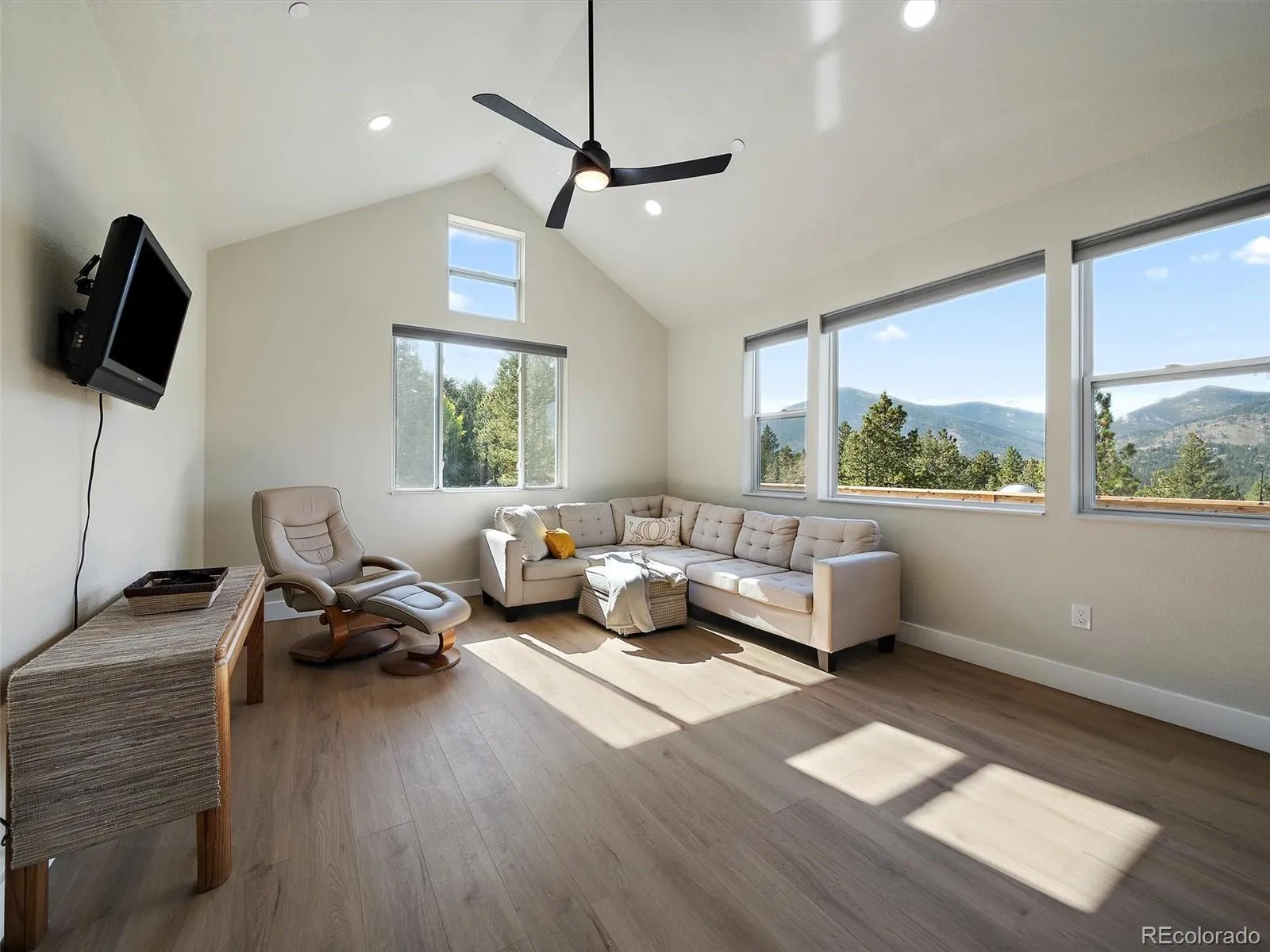 Evergreen, Colorado 80439, United States, 2 Bedrooms Bedrooms, ,1 BathroomBathrooms,Residential,Active,217534