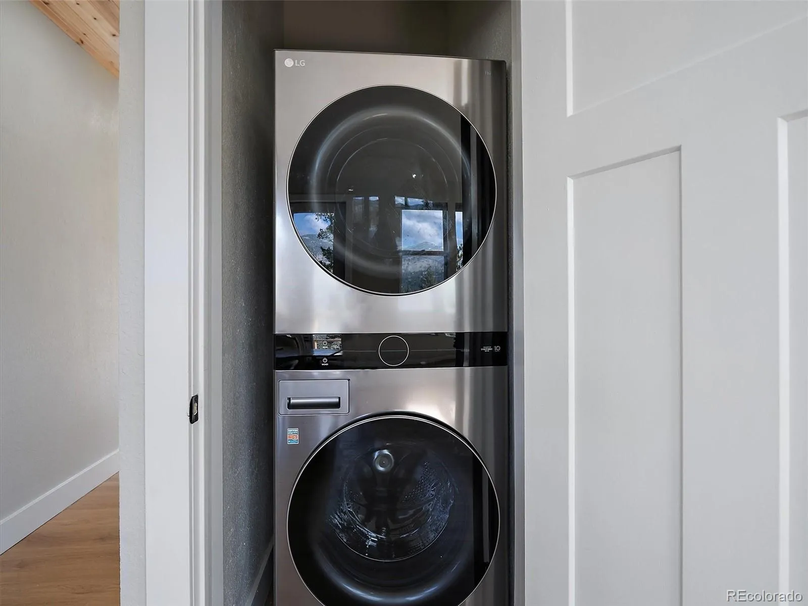 Evergreen, Colorado 80439, United States, 2 Bedrooms Bedrooms, ,1 BathroomBathrooms,Residential,Active,217534