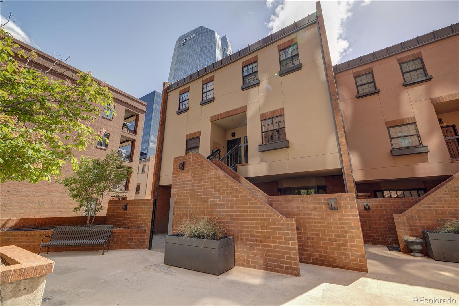 1512 Larimer Street 24