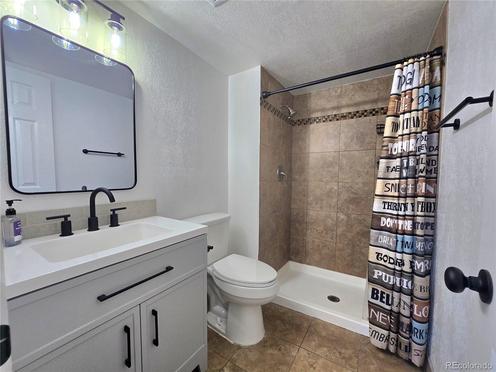 1723 Robb Street 33