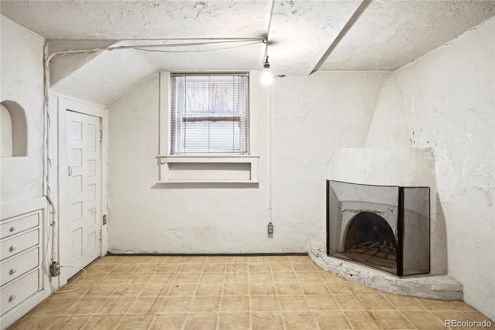 840 N Emerson Street 6