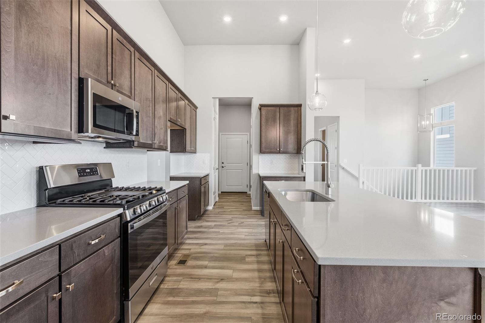 15330 Pontiac Street