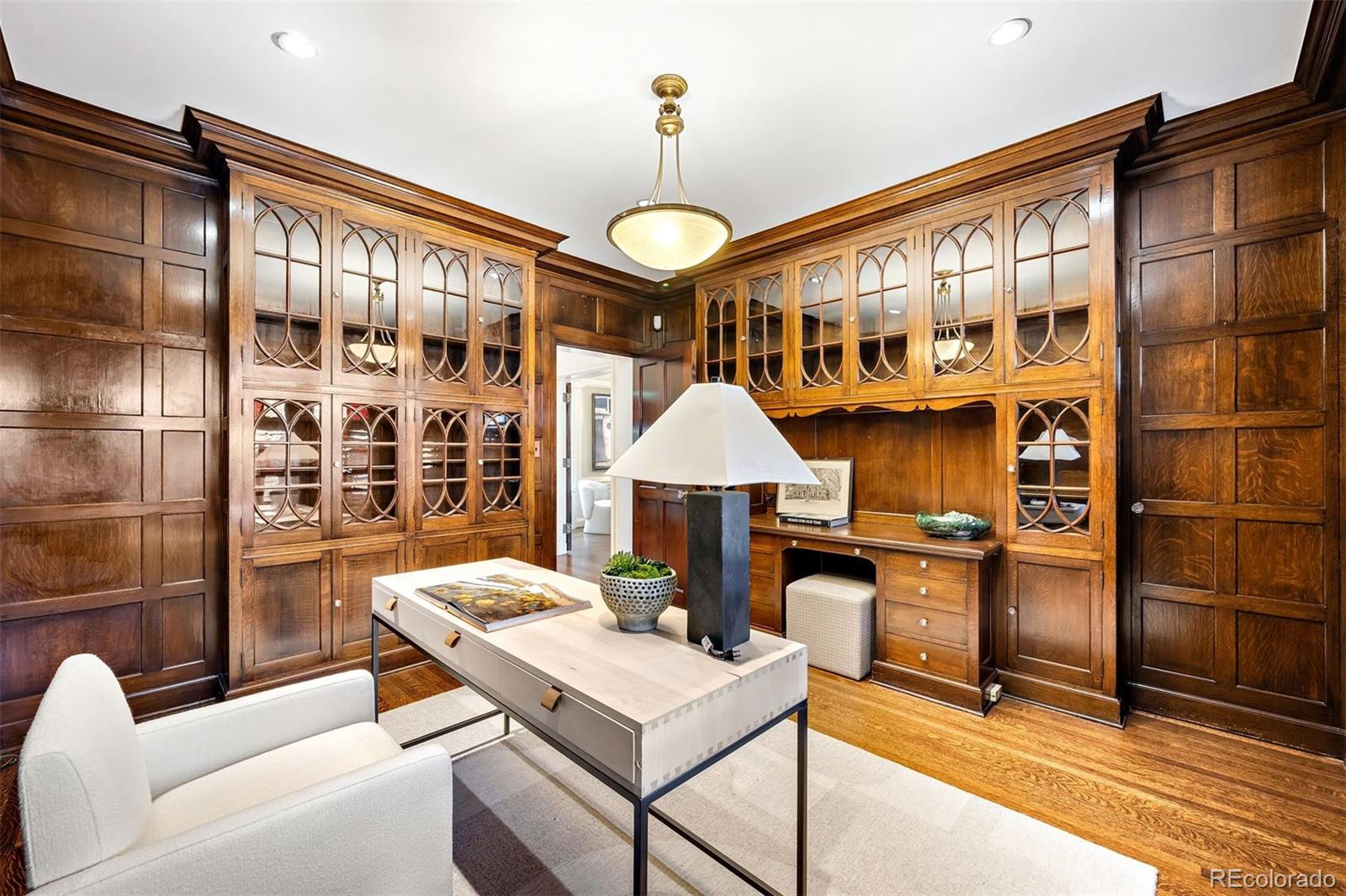 869 Vine Street