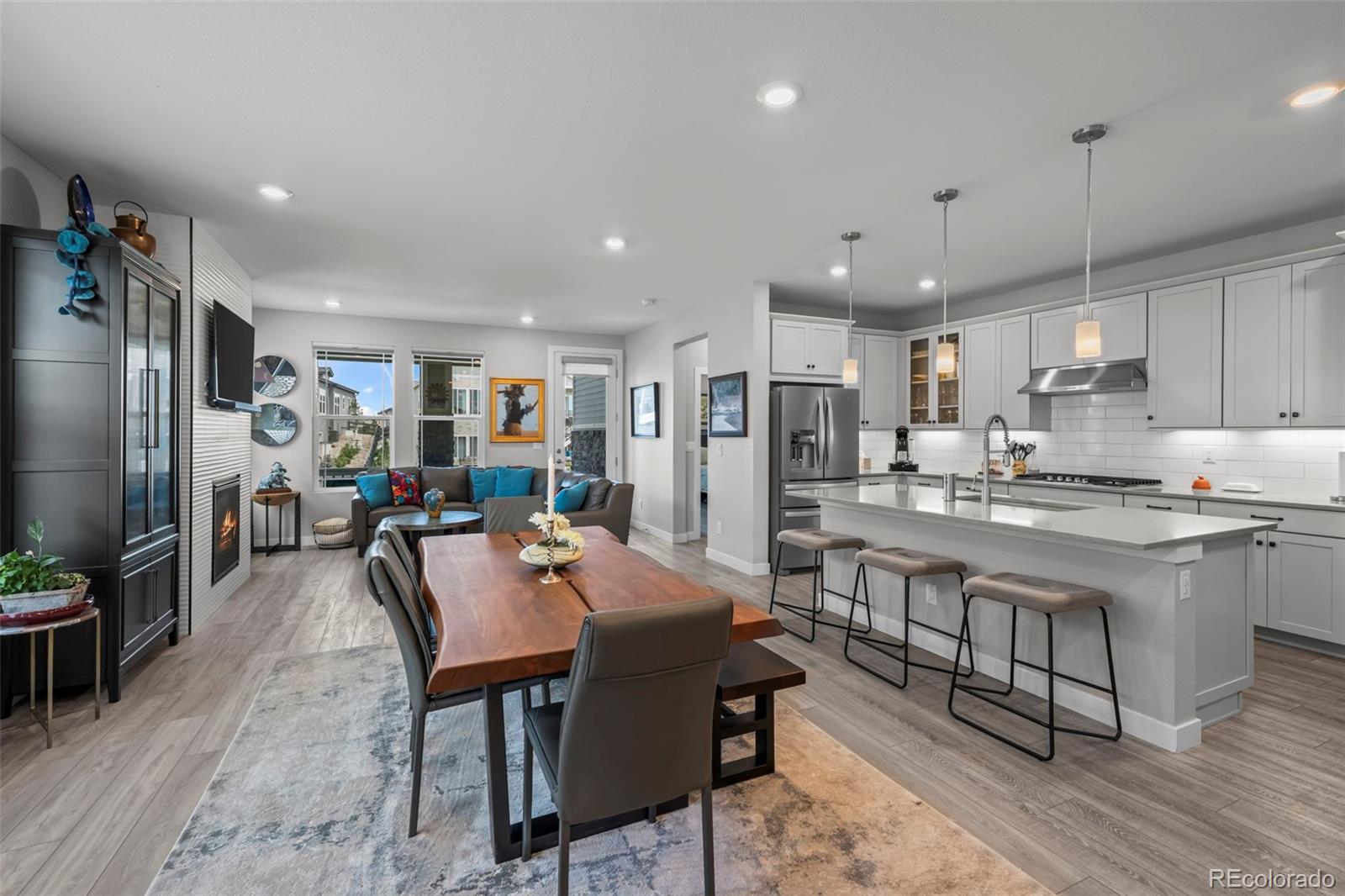 1915 Canyonpoint Lane