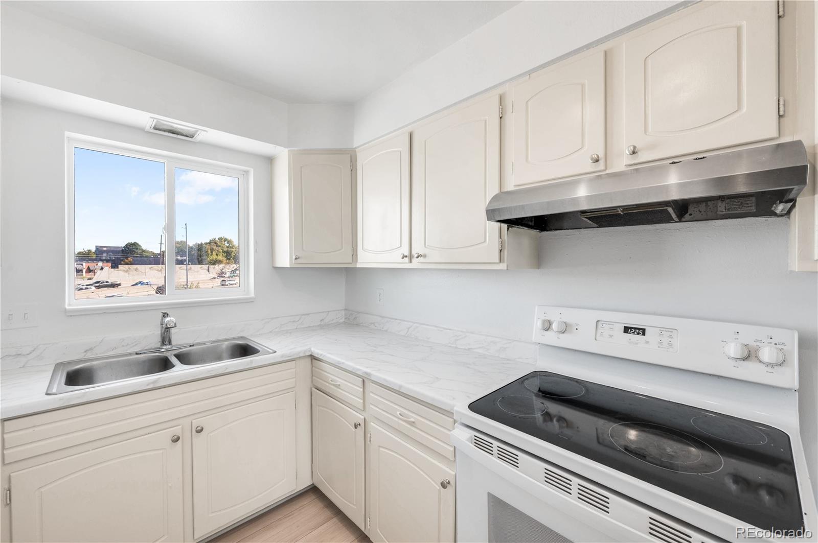 2210 S Dexter Street