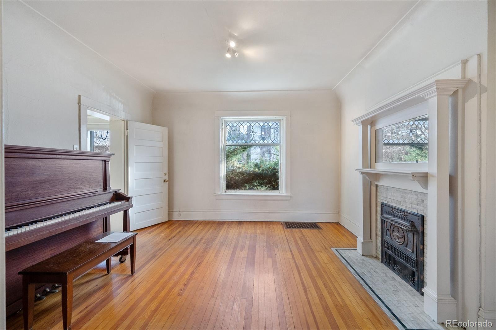 1245 Elizabeth Street