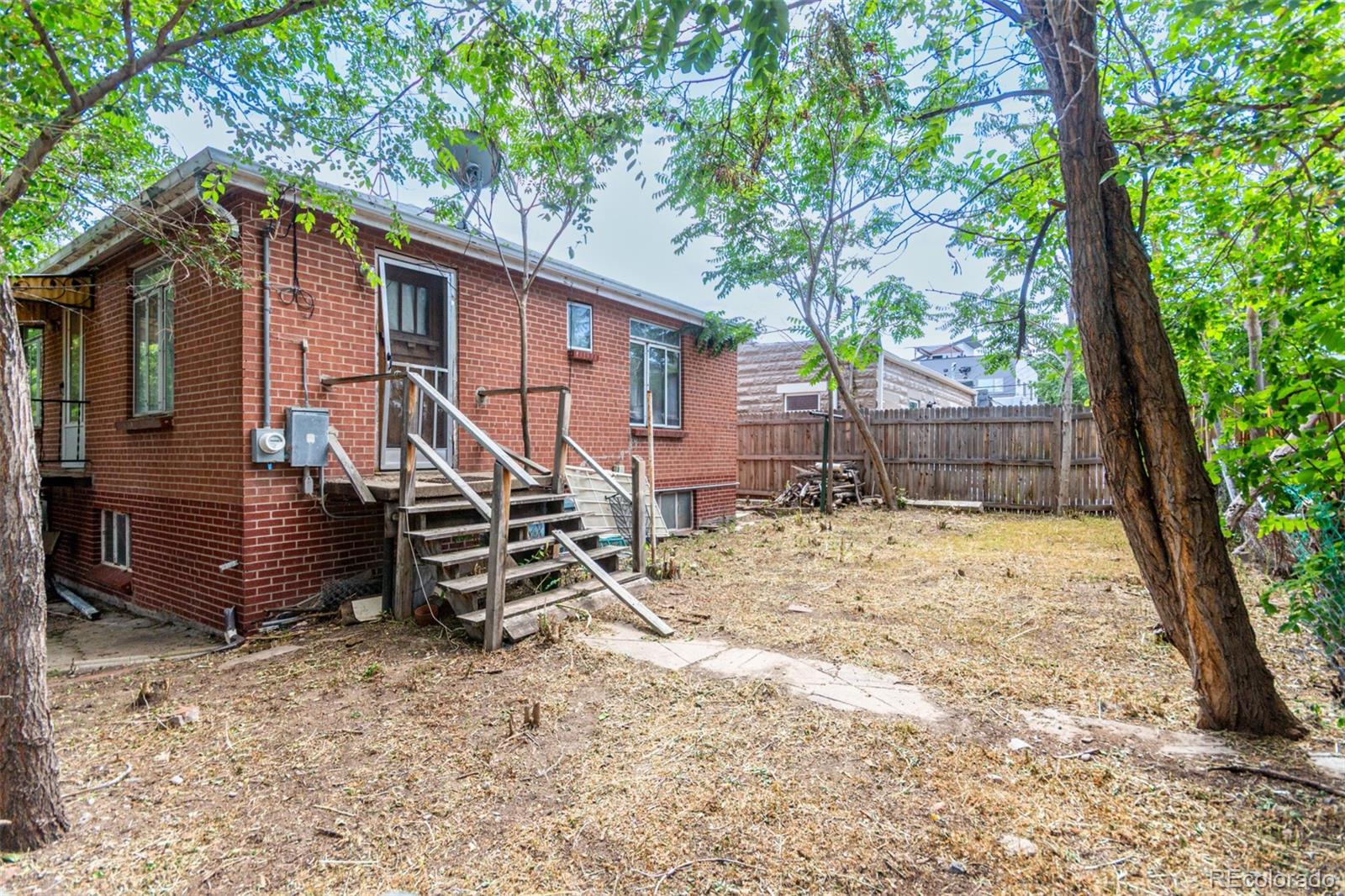 2635 W 24th Avenue