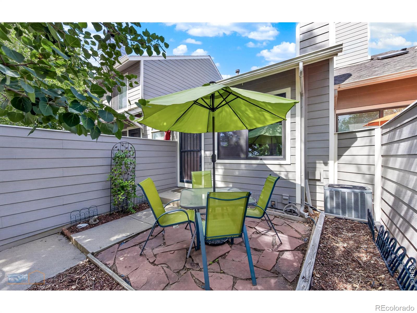 366 S Taft Court
