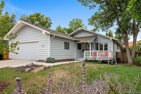 Photo of 1321 S Dahlia Street, Denver, CO 80222 (MLS # 2687160)