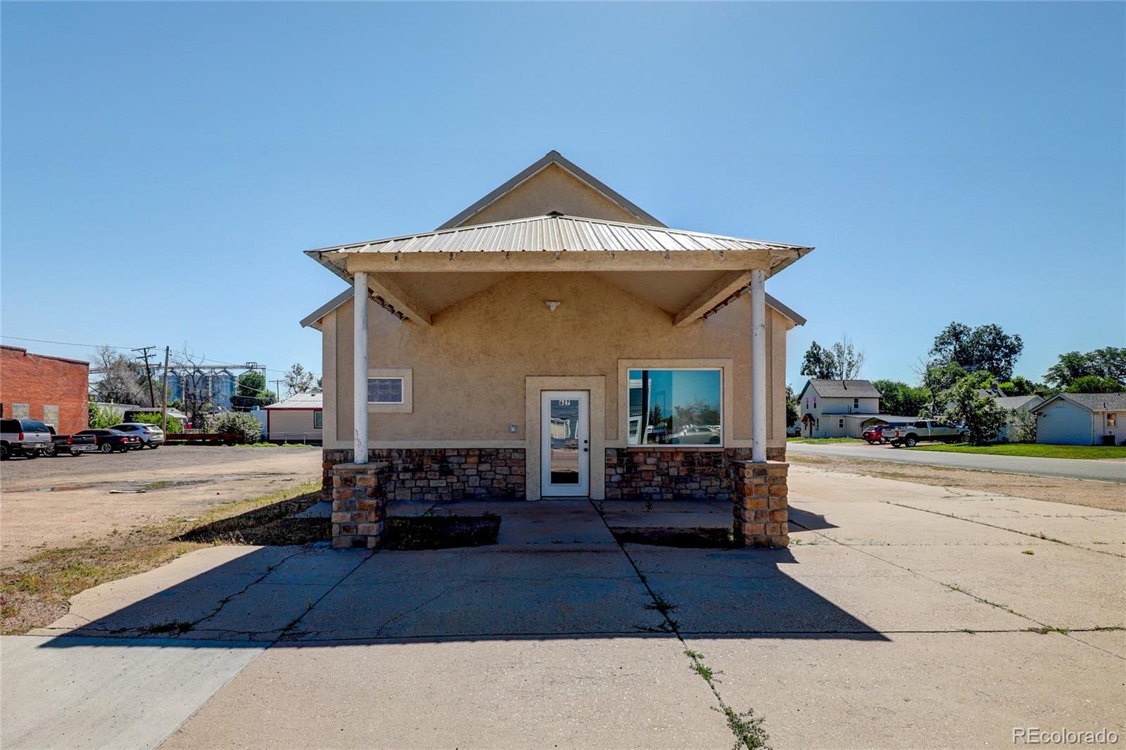 627 Main Street - Photo 2