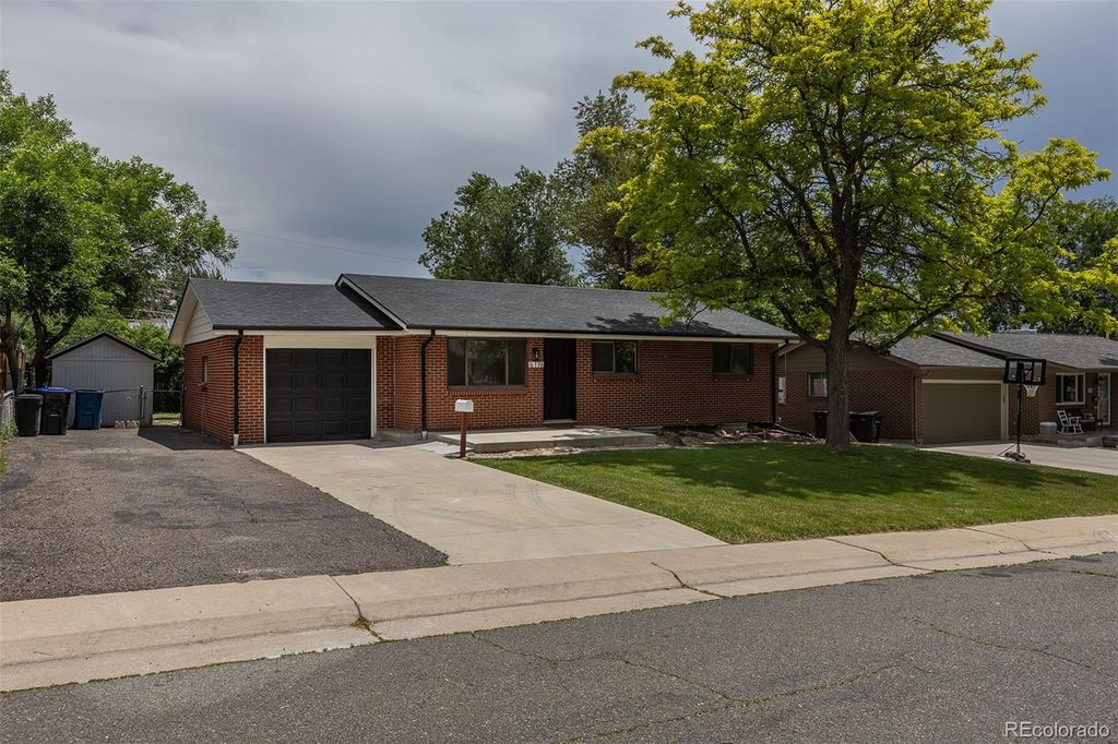 Photo of 6176 Ammons Street, Arvada, CO 80004 (MLS # 9114927)