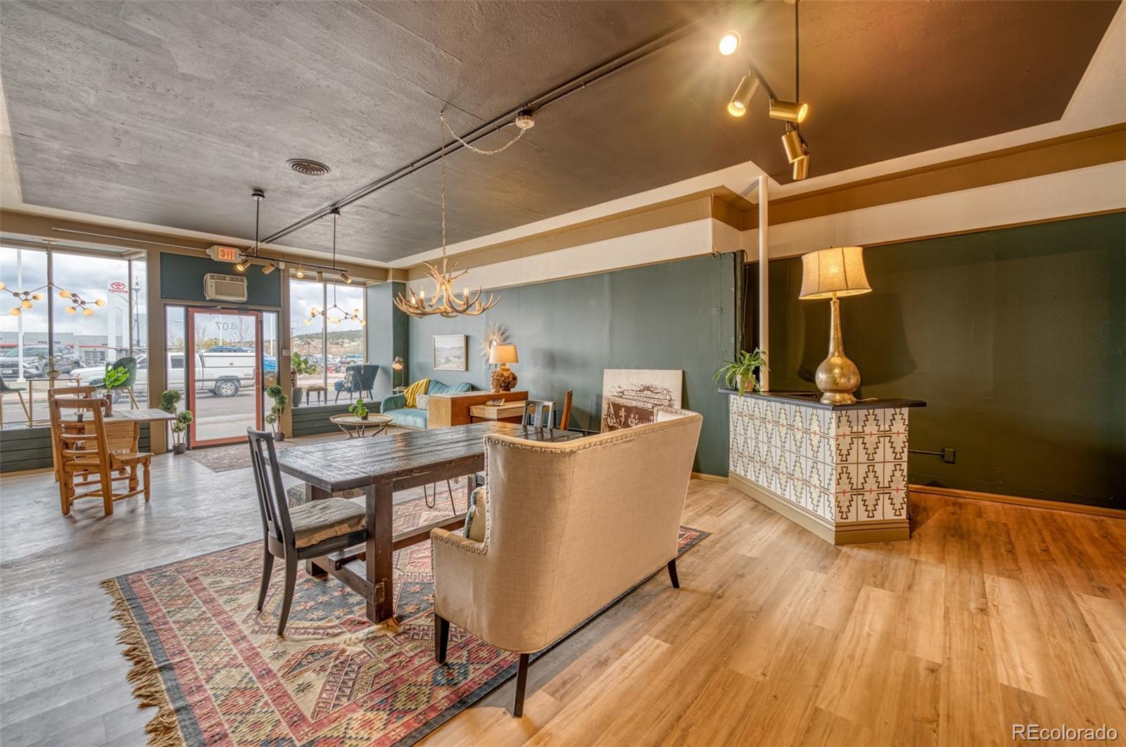 401-407 N Commercial Street